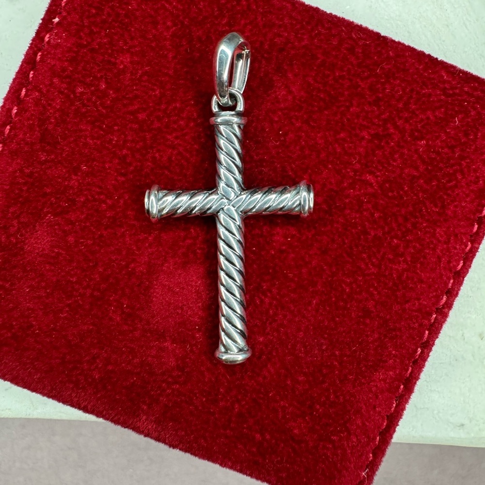 David Yurman .925 Sterling Silver Cable Rope Cross Pendant Amulet Men's - Picture 2 of 6